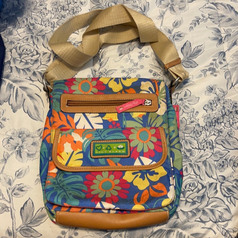 Lily Bloom cross body purse. Like new